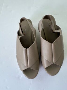 Vince Jenaya Chunky Platform  Taupe Crisscross Leather Slingback Sandals Size 7